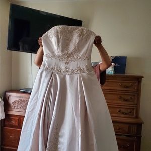 Christina Wu traditional wedding gown